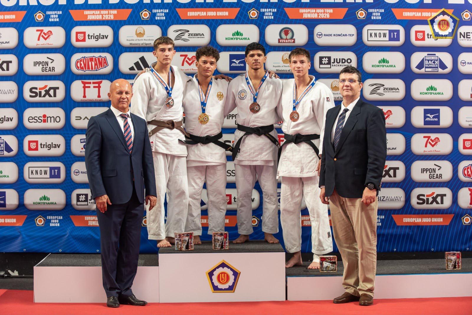 Demetre Makalatiya auf dem Podium beim Skopje Junior European Cup 2026
